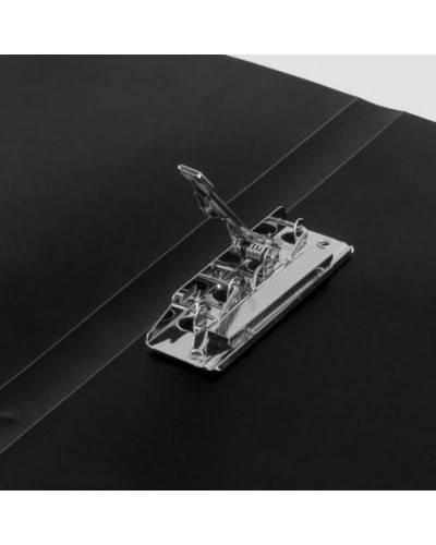 Папка с боковым металлическим прижимом BRAUBERG стандарт, черная, до 100 листов, 0,6 мм, 221630